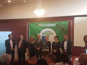 Доделување на второто ЗЕЛЕНО ЗНАМЕ на Еко самитот 46352986_850375871799514_3045248262312296448_n