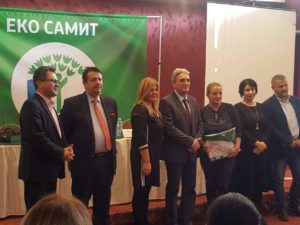 Доделување на второто ЗЕЛЕНО ЗНАМЕ на Еко самитот 46370013_2146803675536778_1700883770216808448_n